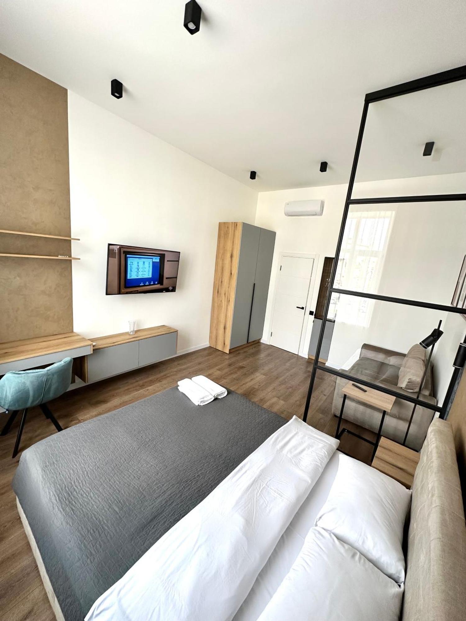 Romantic Apartments - In The Center Of Lviv , King-Size Bed Zewnętrze zdjęcie